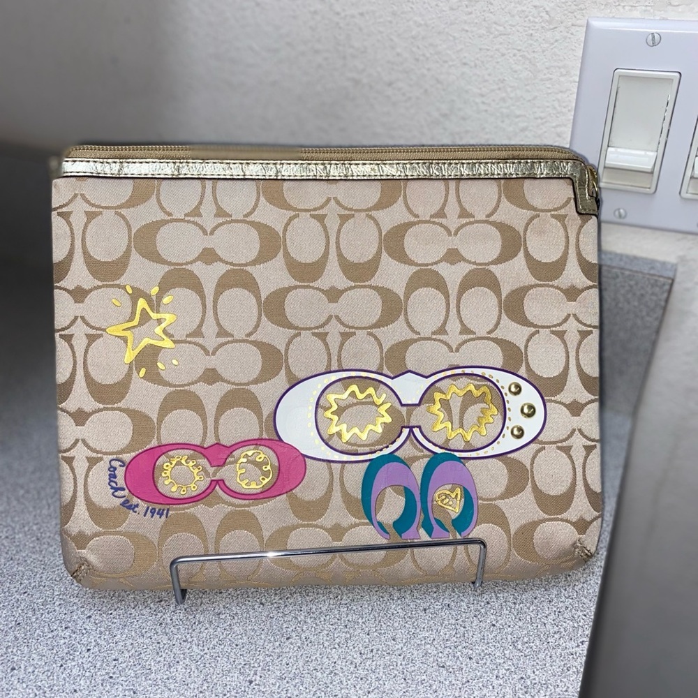 Coach Poppy Appliqué Khaki Tablet/iPad Sleeve EUC
